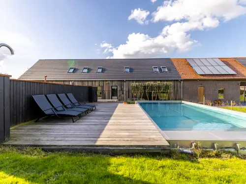 Vakantiehuis met privé binnenzwembad, sauna & speelzolder