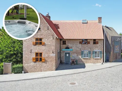 Historisch pand met bar, sauna en bubbelbad