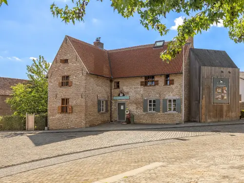 Historisch pand met bar, sauna en bubbelbad