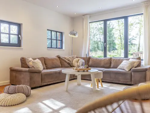 Luxe familiehuis met open haard en privékamers