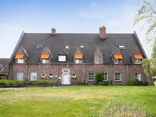 Groepshuis in België met weelderige tuin en terras